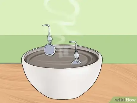 Imagem intitulada Clean a New Ear Piercing Step 3