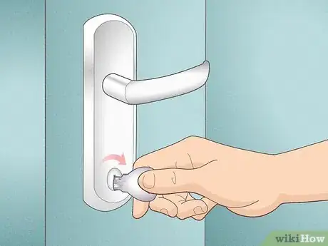 Imagem intitulada Lock a Door Step 16