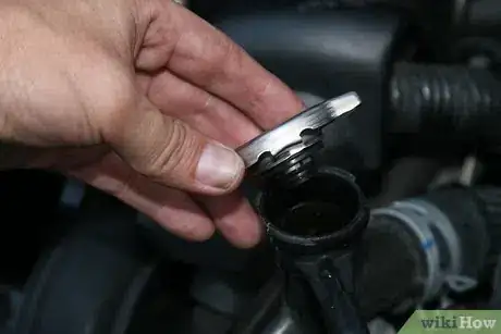 Imagem intitulada Replace a Leaking Radiator Hose Step 8
