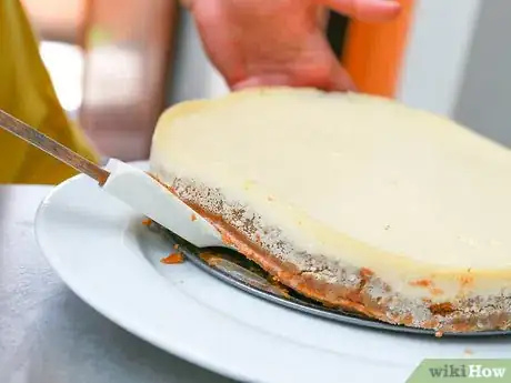 Imagem intitulada Remove Cheesecake from a Springform Pan Step 16