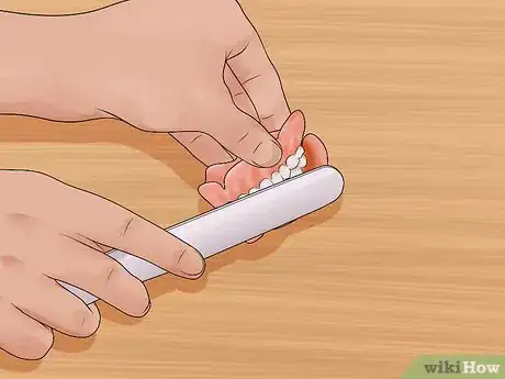 Imagem intitulada File Down Dentures Step 2
