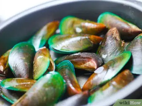 Imagem intitulada Cook Mussels Step 27