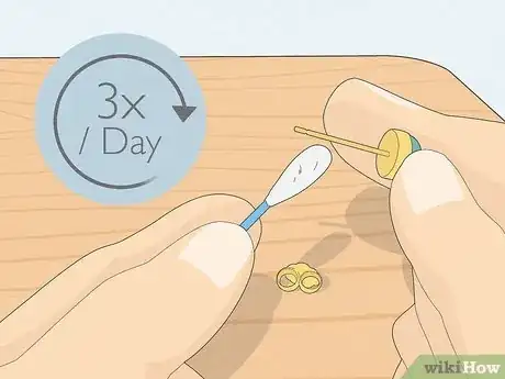 Imagem intitulada Clean Your Ear Piercing Step 11