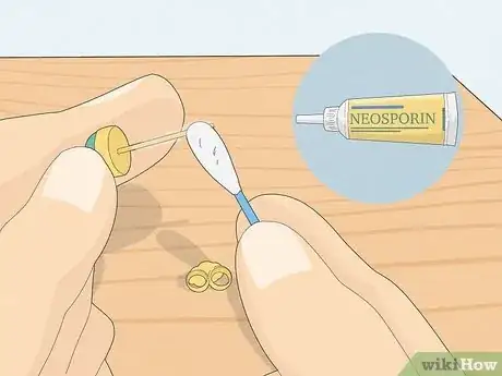 Imagem intitulada Clean Your Ear Piercing Step 13