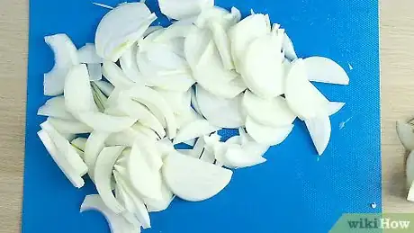 Imagem intitulada Make Caramelized Onions Step 1