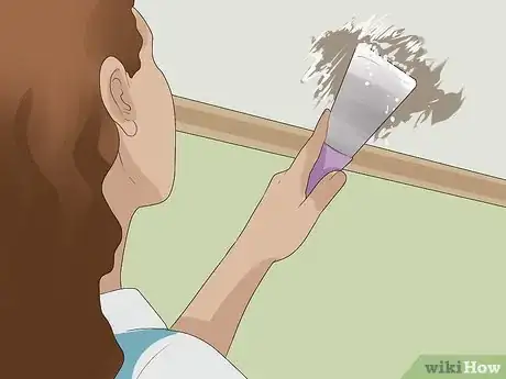 Imagem intitulada Remove Ceiling Mold Step 14