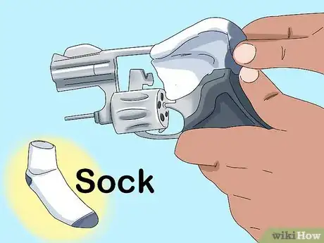 Imagem intitulada Clean a Revolver Step 3