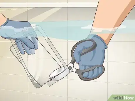 Imagem intitulada Cut a Tempered Glass Screen Protector Step 7