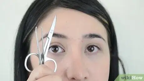 Imagem intitulada Arch Eyebrows Step 21