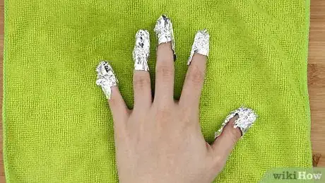 Imagem intitulada Get Shellac Off Without Acetone Step 9