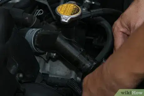 Imagem intitulada Replace a Leaking Radiator Hose Step 6
