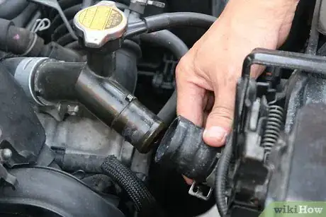 Imagem intitulada Replace a Leaking Radiator Hose Step 5