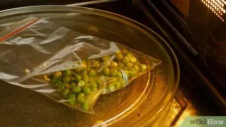 Imagem intitulada Cook Frozen Peas Step 8