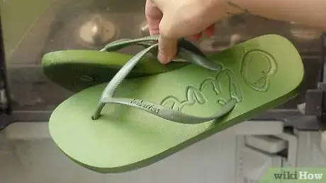 Imagem intitulada Clean Flip Flops Step 5