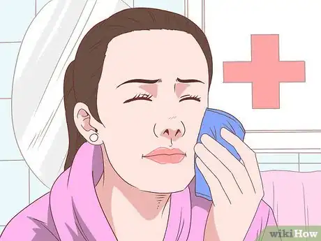 Imagem intitulada Stop a Zit from Bleeding Step 2