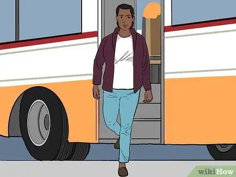 Imagem intitulada Ride a Public Transportation Bus Step 14