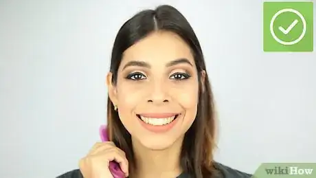 Imagem intitulada Fake Bangs Step 1