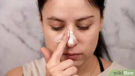 Imagem intitulada Clean Your Face With Toothpaste Step 2