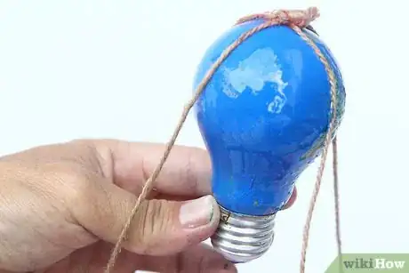 Imagem intitulada Paint Light Bulbs Step 9