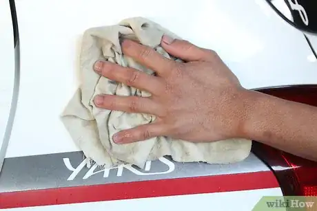 Imagem intitulada Remove Tree Sap From Your Car Step 2