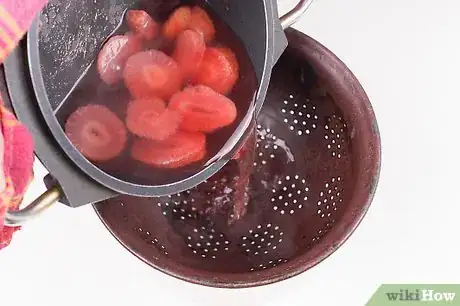 Imagem intitulada Make Strawberry Syrup Step 6