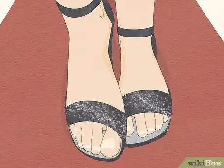 Imagem intitulada Have Pretty Toenails Step 17