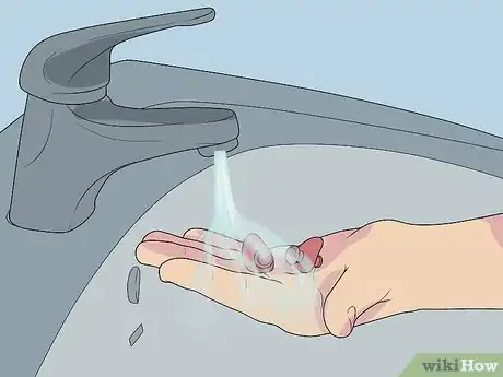 Imagem intitulada Clean Earplugs Step 11