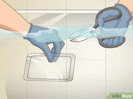 Imagem intitulada Cut a Tempered Glass Screen Protector Step 5