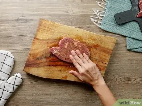 Imagem intitulada Cook Chuck Steak Step 6