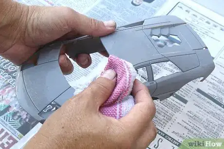 Imagem intitulada Paint a Model Car Step 4