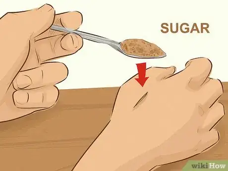 Imagem intitulada Stop Bleeding Step 6