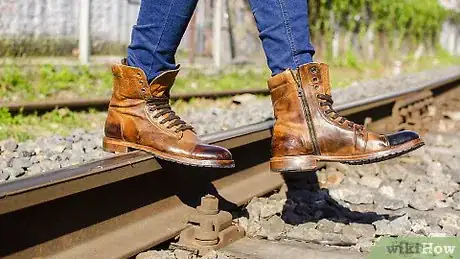 Imagem intitulada Make Shoes Less Slippery Step 4