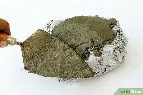 Imagem intitulada Make Fake Rocks with Concrete Step 8