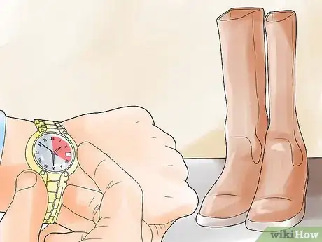 Imagem intitulada Stretch Boots Step 5