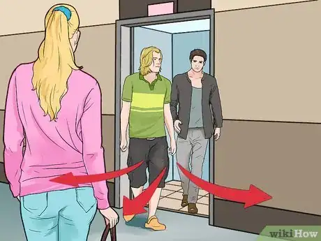 Imagem intitulada Ride an Elevator Step 2