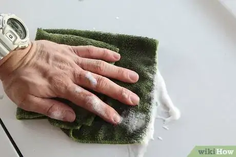 Imagem intitulada Remove Tree Sap From Your Car Step 3