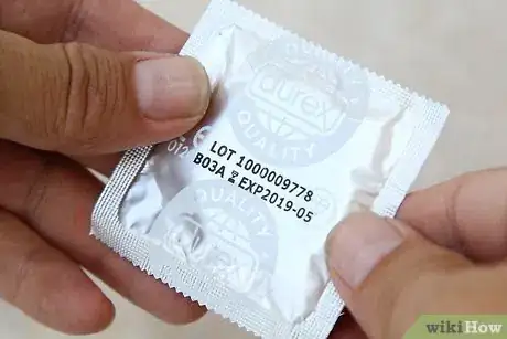Imagem intitulada Check a Condom Step 6