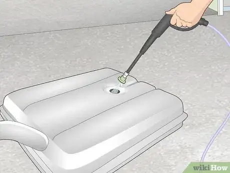 Imagem intitulada Clean a Gas Tank Step 10