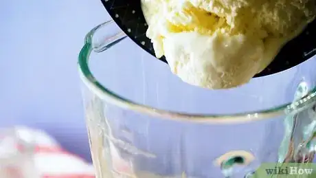 Imagem intitulada Make a Milkshake Step 2