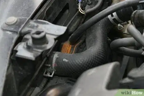 Imagem intitulada Replace a Leaking Radiator Hose Step 14