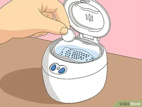 Imagem intitulada Clean Invisalign Step 8