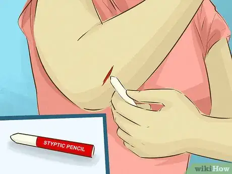 Imagem intitulada Stop Bleeding Step 8