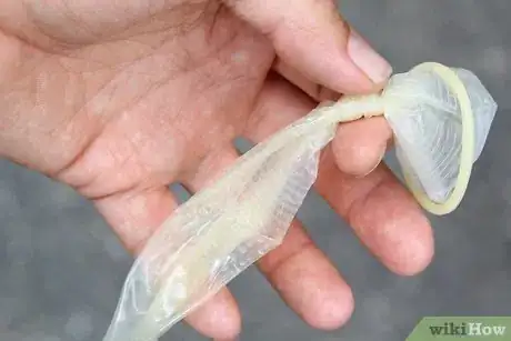 Imagem intitulada Check a Condom Step 5