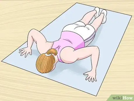 Imagem intitulada Fix Rounded Shoulders Step 2