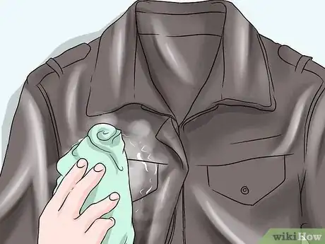 Imagem intitulada Clean a Leather Jacket Step 8