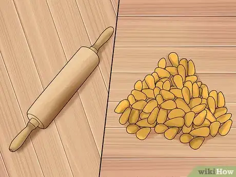 Imagem intitulada Shell Pine Nuts Step 7