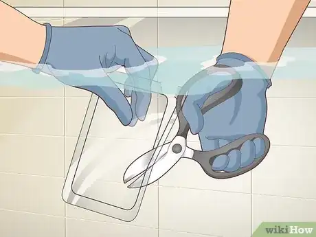 Imagem intitulada Cut a Tempered Glass Screen Protector Step 6