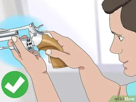 Imagem intitulada Clean a Revolver Step 1