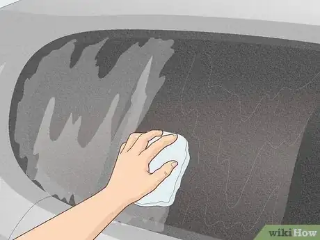 Imagem intitulada Clean Tinted Car Windows Step 8