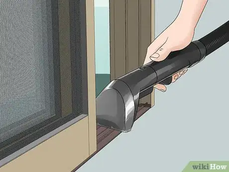 Imagem intitulada Clean Window Tracks Step 2